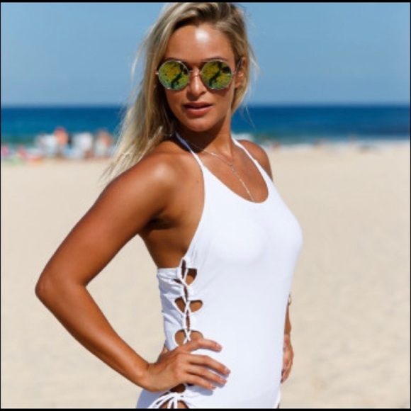 White Maldives Resort One Piece Lace-Up Swimsuit Size 2X - Picture 3 of 5